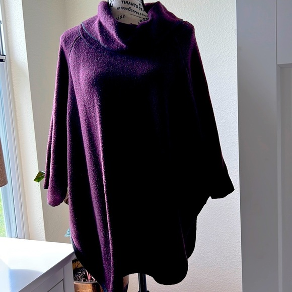 LOFT Sweaters - Beautiful poncho sweater